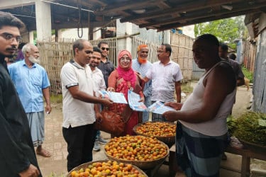 জয়পুরহাটে এলডিপি নেত্রীর গণসংযোগ ও লিফলেট বিতরণ