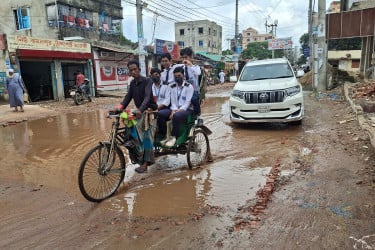 ব্রাহ্মণবাড়িয়া পৌরসভায় সংস্কারের অভাবে বেহাল সড়ক