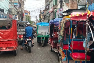 অটোরিক্সার আধিপত্যে যানজটে নাকাল শেরপুরবাসী