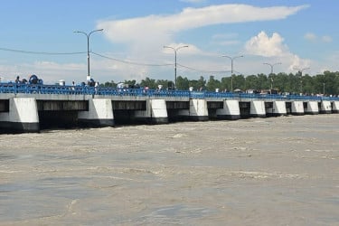 ভারী বৃষ্টিতে ফের বিপৎসীমার কাছাকাছি তিস্তার পানি