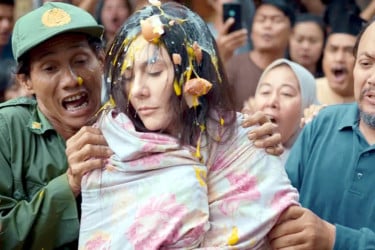 শাশুড়ির সঙ্গে স্বামীর পরকীয়া, টিকটক কেলেঙ্কারি থেকে ভাইরাল সিনেমায় ঝড়