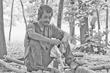 ১৪ বছর শিকলবন্দি