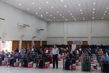 বসুন্ধরা শুভ সংঘের উদ্যোগে বাঞ্ছারামপুরে ৬০ নারীর মাঝে সেলাই মেশিন বিতরণ