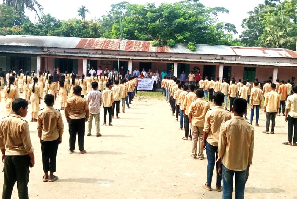 স্কুল শিক্ষার্থীদের স্বাস্থ্য সচেতনতায় কালকিনিতে শুভসংঘের আলোচনা সভা