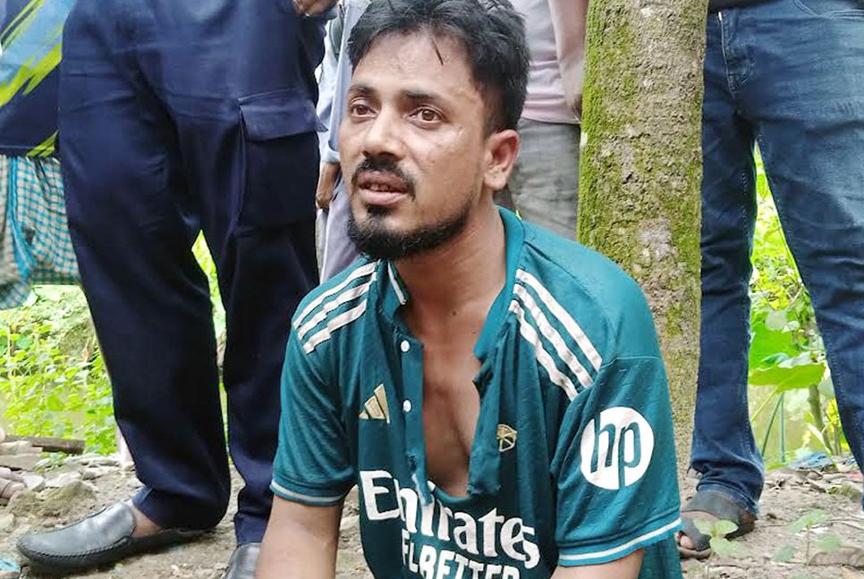 দিনাজপুরে গৃহবধূকে ছুরিকাঘাতের ঘটনায় আটক ১