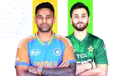 মাঠের বাইরেও যে ম্যাচ নিয়ে আলোচনা