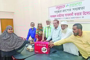 বাঞ্ছারামপুরে বসুন্ধরা শুভসংঘের উদ্যোগে ৬০ নারীকে সেলাই মেশিন