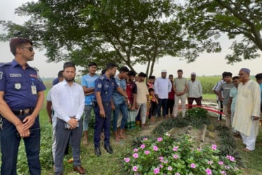 সড়ক দুর্ঘটনায় নিহতের একবছর পর কবর থেকে যুবকের লাশ উত্তোলন