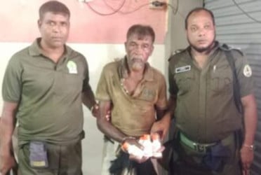 সুন্দরবনে কীটনাশকসহ জেলে আটক