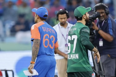 আবারও হাত মেলালেন না ভারত-পাকিস্তানের দুই অধিনায়ক