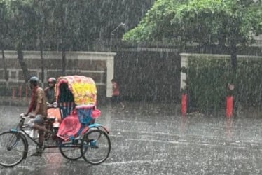 সাগরে লঘুচাপের আভাস, বাড়তে পারে বৃষ্টি