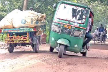 বৃষ্টিতে রাজশাহীর গ্রামীণ সড়কের বেহাল দশা