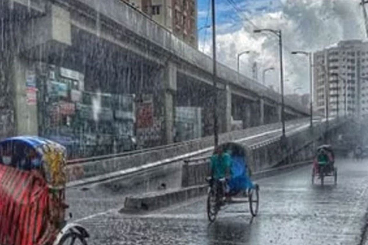 বৃষ্টির মধ্যেও ঢাকার বাতাস কতটা অস্বাস্থ্যকর?