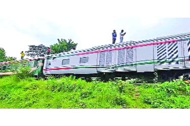 হবিগঞ্জে পারাবতের ইঞ্জিন বিকল, ট্রেন চলাচল ব্যাহত