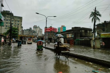 ঢাকায় মুষলধারে বৃষ্টি-বজ্রপাত