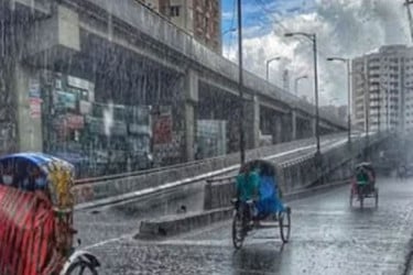 বৃষ্টির মধ্যেও ঢাকার বাতাস কতটা অস্বাস্থ্যকর?