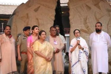 একদিনে তিন হাজার দুর্গাপূজার উদ্বোধন করে রেকর্ড করলেন মমতা