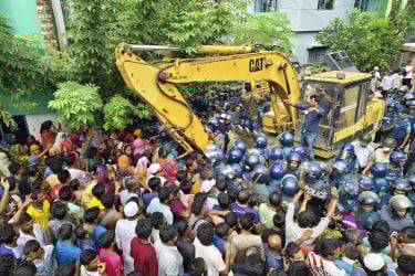 বাস্তহারা কলোনিতে সংঘর্ষের ঘটনায় দুই মামলা