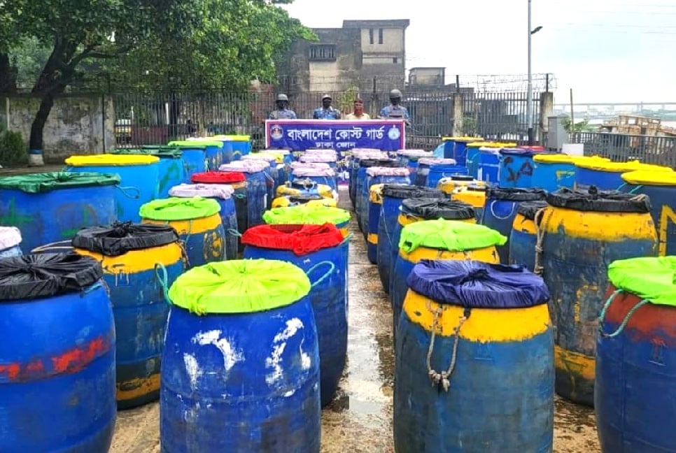 সোনারগাঁয়ে ২ কোটি টাকার অবৈধ চিংড়ির রেণু জব্দ