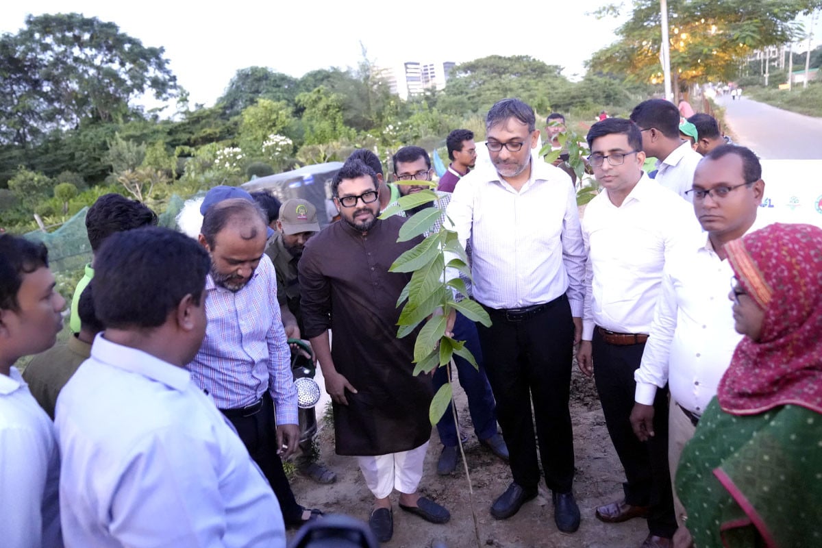 ঢাকার জীববৈচিত্র্য পুনরুদ্ধারে শুরু হয়েছে বৃক্ষরোপণ