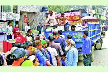 নিম্ন আয়ের মানুষ বিপদে