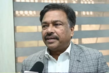 বিসিবি নির্বাচন : চমক দিয়ে শেষ মুর্হূতে মনোনয়ন কিনলেন ফারুক