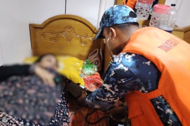 মাঝ নদীতে লঞ্চে অসুস্থ প্রসূতী, খবর পেয়ে ছুটে এলো কোস্টগার্ড