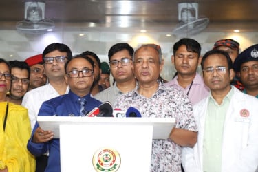 দগ্ধ ফায়ার ফাইটারদের সর্বোচ্চ চিকিৎসা দেওয়ার নির্দেশ স্বরাষ্ট্র উপদেষ্টার
