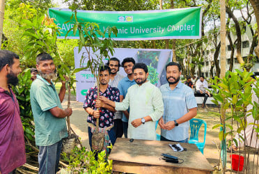 ইবিতে দেড় শতাধিক শ্রমজীবীর মাঝে গাছ বিতরণ