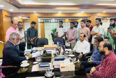 ইকসু নিয়ে ৭ দফা দাবিতে ইবি ভিসিকে শিক্ষার্থীদের স্মারকলিপি