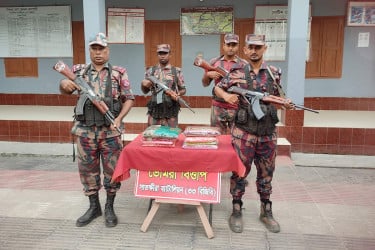 সাতক্ষীরা সীমান্তে ভারতীয় মালামাল জব্দ