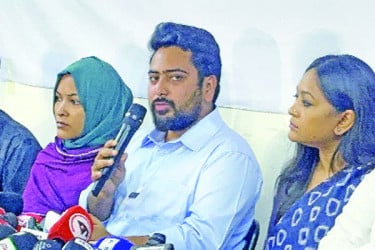 প্রশাসন থেকে তথ্য লিক গুরুতর অভিযোগ নাহিদের