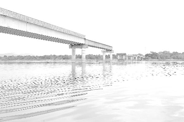 ঝুলে আছে সেতু নির্মাণ