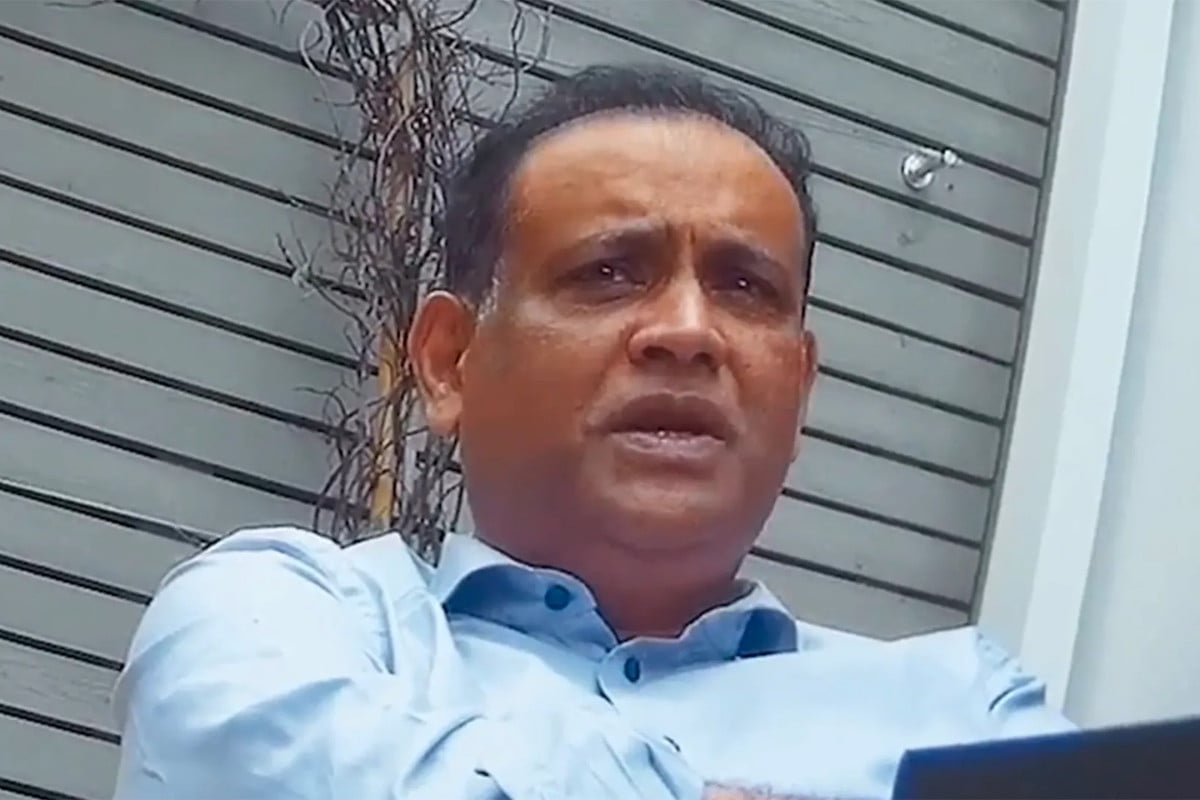 সাইফুজ্জামানের চেক দিয়ে ১ কোটি ৭৬ লাখ টাকা উত্তোলন, কর্মকর্তা গ্রেফতার