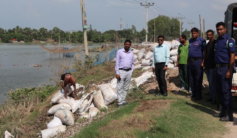 সিংড়ায় শতাধিক বস্তা শামুক-ঝিনুক জব্দ