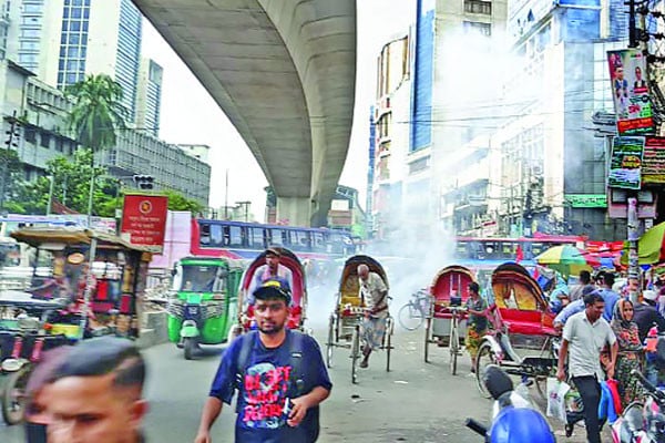 ঢাকায় মিছিল থেকে বোমা