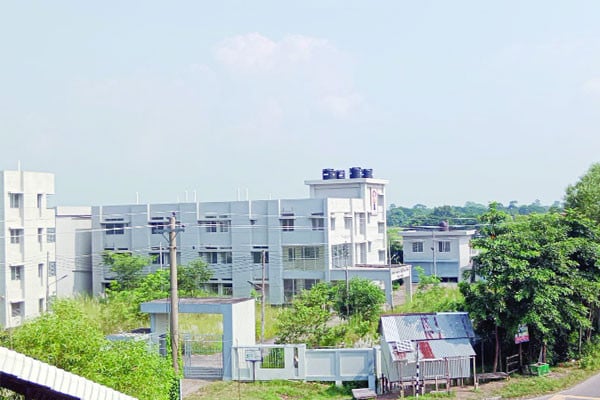 ১২ কোটি টাকার ভবন আছে সেবা নেই