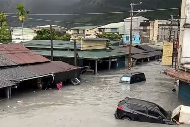 সুপার টাইফুন রাগাসার তাণ্ডবে তাইওয়ানে নিহত ১৪, নিখোঁজ ১২৪