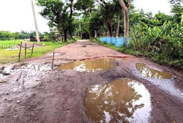 বিশ্বনাথে বেহাল সড়ক, দুর্ভোগ পোহাচ্ছে জনসাধারণ