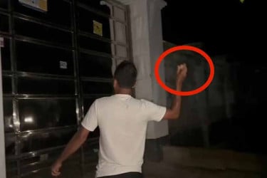 যুক্তরাষ্ট্রপ্রবাসী আওয়ামী লীগ নেতা জাহিদের বাড়িতে ডিম নিক্ষেপ