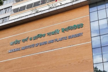 যাত্রাবাড়ীতে এসি বিস্ফোরণে দগ্ধ তুহিন মারা গেছেন