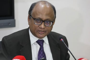 হাসিনা ও তার পরিবারের বিরুদ্ধে দুর্নীতির ৬ মামলার রায় নভেম্বরে: দুদক চেয়ারম্যান
