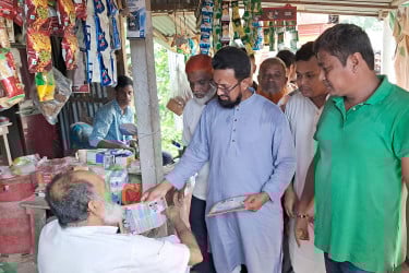 চাঁদপুরে বিএনপির ৩১ দফার লিফলেট বিতরণ