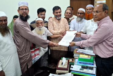 সিরাজগঞ্জে রেল প্রকল্পের জমির মূল্য নির্ধারণে মানববন্ধন