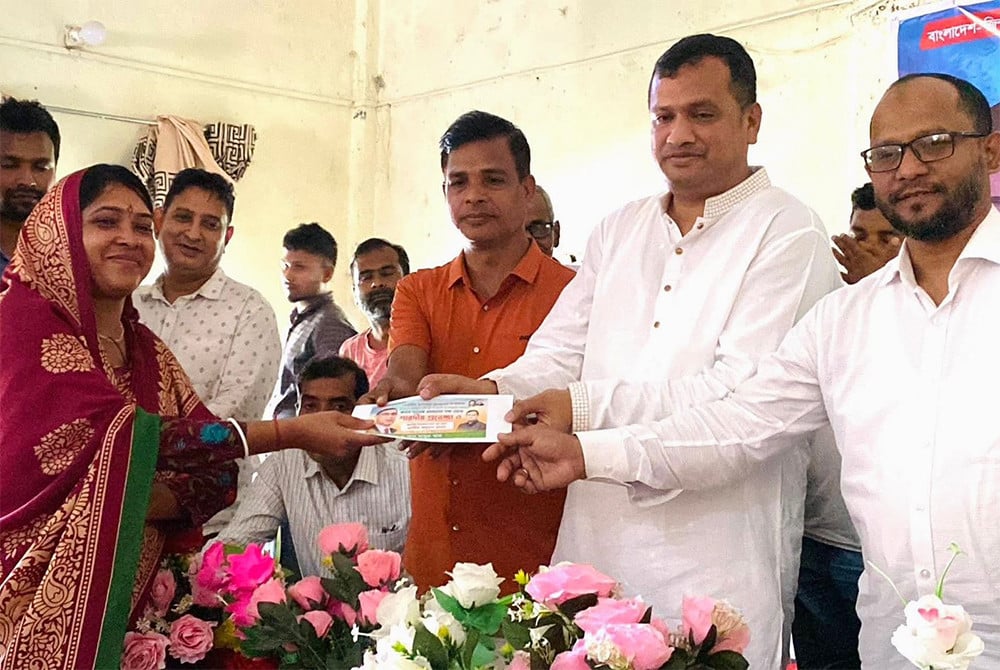 পূজামণ্ডপে আর্থিক অনুদান