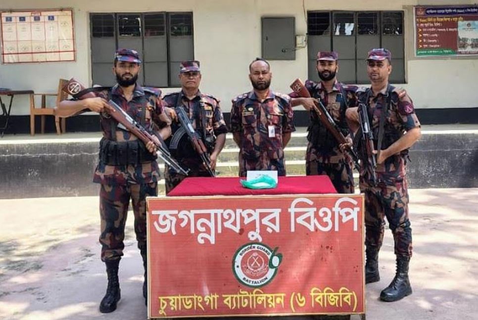 চুয়াডাঙ্গায় ৬৫০ গ্রাম দানাদার রুপা জব্দ
