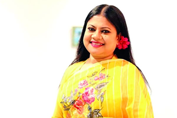ভালোবাসায় কনকচাঁপা
