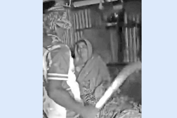 নারীকে ঘরে আটকে নির্যাতন