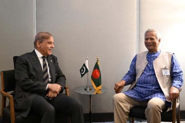 নিউইয়র্কে প্রধান উপদেষ্টার সঙ্গে পাকিস্তানের প্রধানমন্ত্রীর বৈঠক