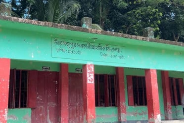লক্ষ্মীপুরে স্কুলে পাঠদান চলাকালে হামলা, আহত ১৫